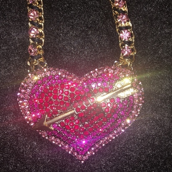 RARE NWT Betsey Johnson Heart Necklace - Picture 3 of 5